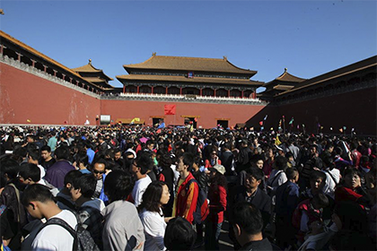 天安門游玩，人很多