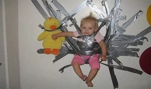 原來(lái)牛皮膠帶還能補(bǔ)飛機(jī)？